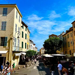 https://superbe-appartement-en-plein-centre-du-vieil-antibes.fr-provencehotel.com