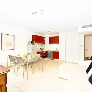https://chez-antonella-plage-e-palais-de-1-a-12-personnes-app-6-e-7.fr-provencehotel.com